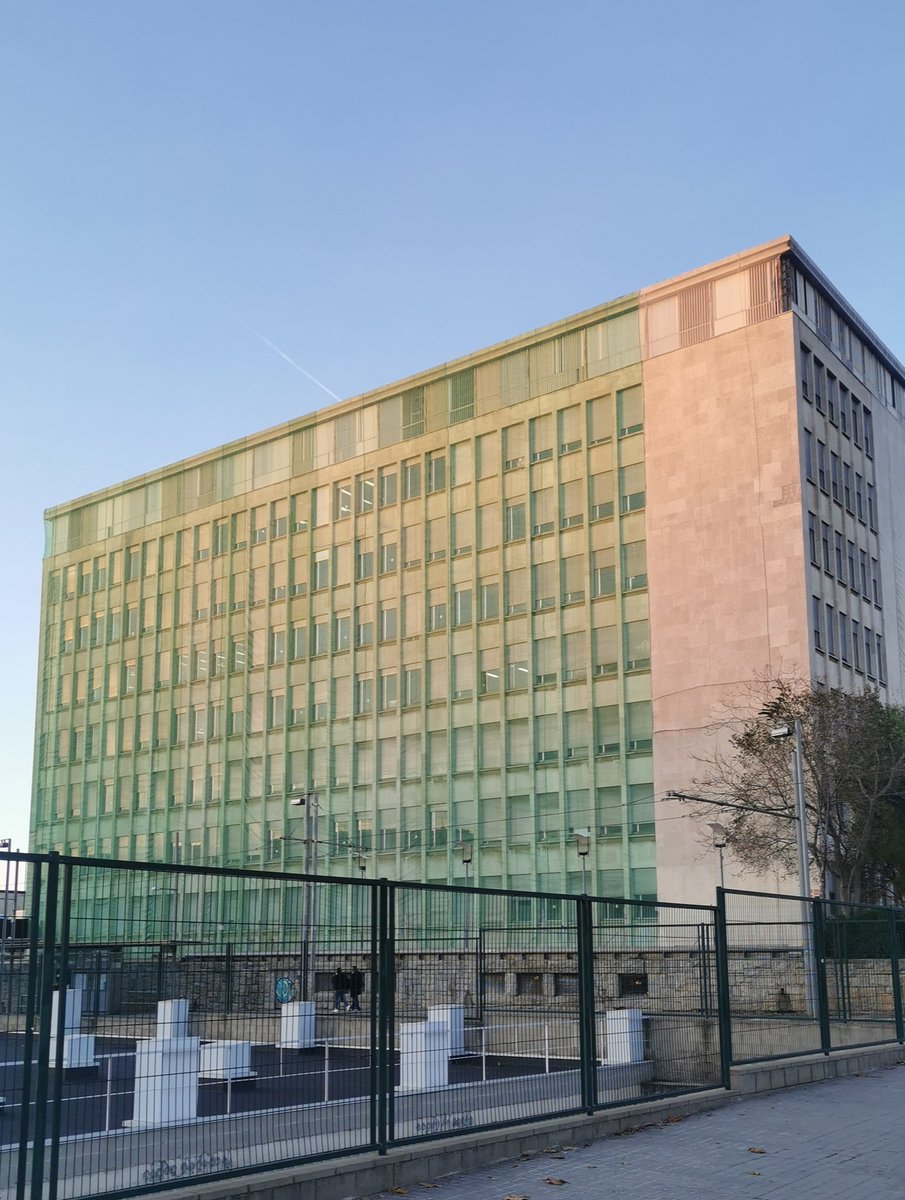 Los arquitectos de Barcelona hemos conseguido que la facultad dé tanta pena como la ANECA.