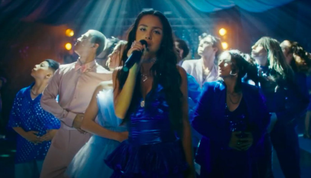 noodlevlog's tweet photo. #𝚜ourː𔘓𝚙rōm here i go!! y con muchas ganas de cantar y bailar al ritmo de las rolitas de la 𝑙unita más talentosa 🌕୨୧₊♱ pero ya ven que tengo mi lado medio punketo, así que no se sorprendan si en medio del #𝚕unaʼ𝑠·𝕔oncǝrt me aloco al 100% con 𝚋rutal. /ᐠ - ˕ -マ♡ https://t.co/uuDzmhUox2