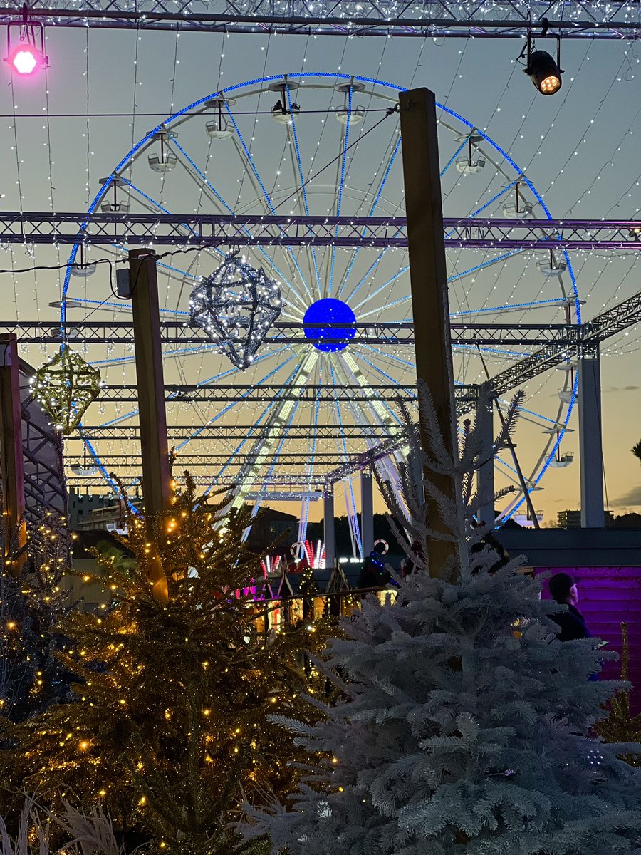 ✨Féerie de Noël à Antibes - Juan les Pins 
Le programme des fêtes de fin d’année : bit.ly/3HZp1YK

<a href="/AntibesTourisme/">Antibes Juan les Pins 🌳🌊☀</a> <a href="/antibes_jlp/">Antibes JLP</a> 
<a href="/VisitCotedazur/">Côte d'Azur France</a> <a href="/PortVauban/">Port Vauban Antibes</a> 
#antibes #CotedAzurFrance