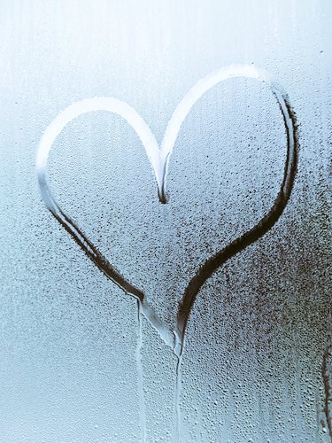 Herkes kırıldığının peşinde!
Seni kırdım mı diye soran yok...