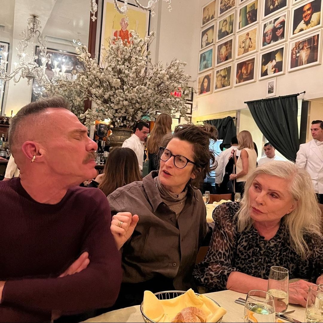 itsbleached's tweet image. debbie on molly ringwald's instagram LOOK AT HERRRR❤️