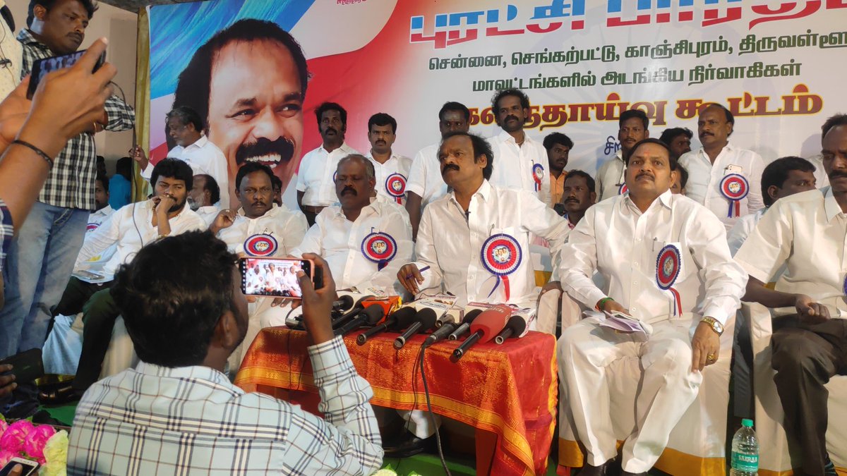 ParaniMari's tweet photo. #புரட்சிபாரதம் @jaganmoorthy_m #பரணிமாரி 
காஞ்சி மாவட்டத்தில் நடைபெற்ற, #6நாடாளுமன்ற_தொகுதிக்கு உட்பட்ட
#வடசென்னை
#தென்சென்னை 
#மத்தியசென்னை 
#காஞ்சிபுரம் 
#திருப்பெருமந்தூர்
#திருவ��்ளூர் 
நிர்வாகிகள் #கலந்தாய்வ_கூட்டம் சிறப்பாக நடைபெற்றது. https://t.co/QWmWMjZmy3