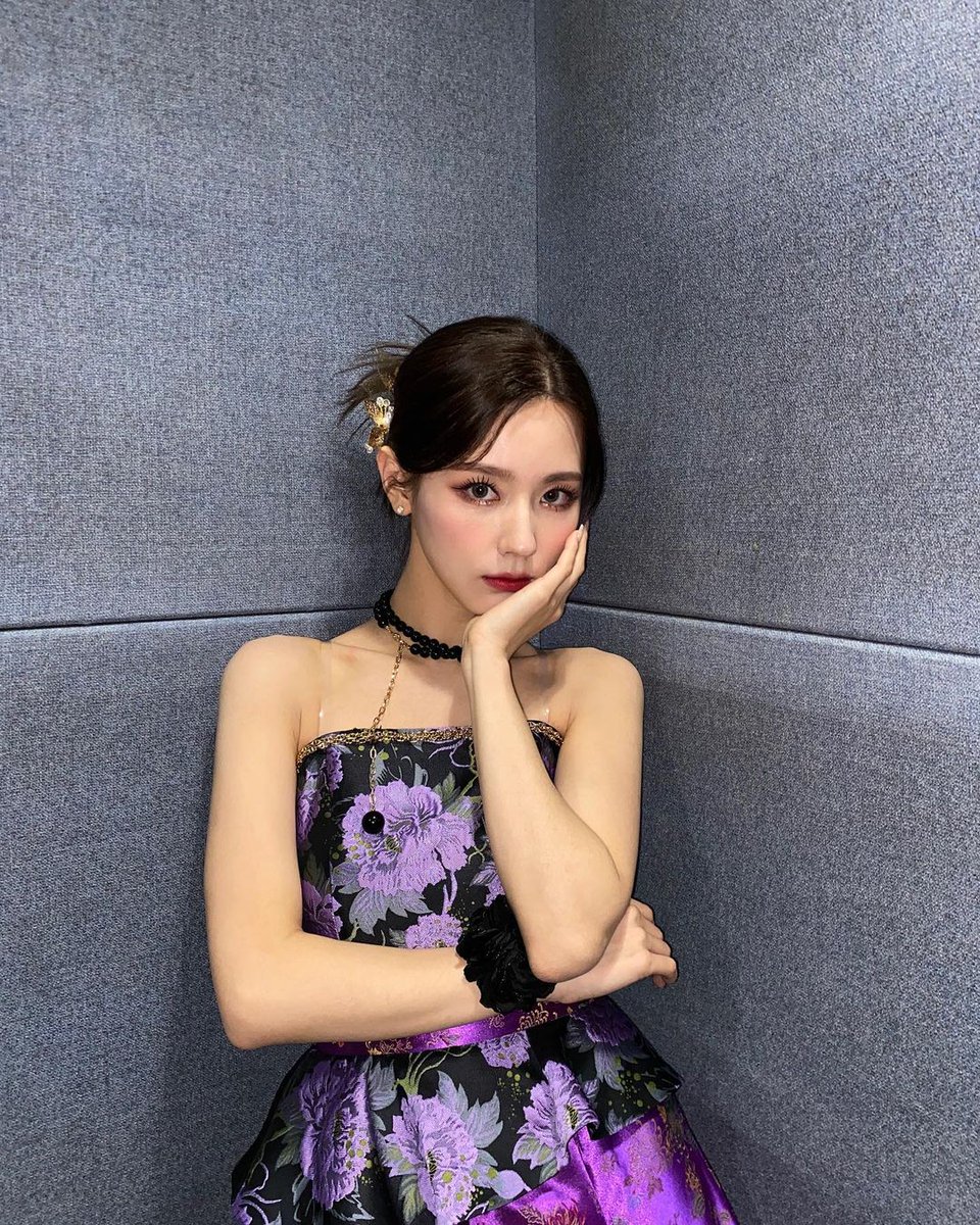 noodlevlog's tweet photo. time to #𝕆pėn你的like𝐎𝐎 📓☆y por suerte ando bien vestida para ver a las lindas #𝑓eshy𖤐𝚐irls y al mismo tiempo tirarme mis pasitos experimentales ‧₊˚ 👾 ࣪ ִֶ☾.  traigan unas 𝚙op𝚌orn y una 𝕫ero co𝚔e para que no se me baje la presión en pleno #混る·𝑓rea𝚔y debut. https://t.co/71OycDLXM8