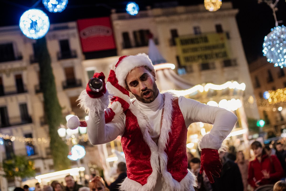 ReusPromocio's tweet photo. 😍 Demà a la tarda ens tornen a visitar els follets més divertits del Nadal 🎄🎄Recorreran el Nadal de Reus repartint la seva màgia 💫💫😊😊 #nadal #unnadalpergaudir #gaudireus #reusesnadal #navidad #elfos #follets 
.
.
📸 Laia Solanellas https://t.co/r8jQWuiYKj