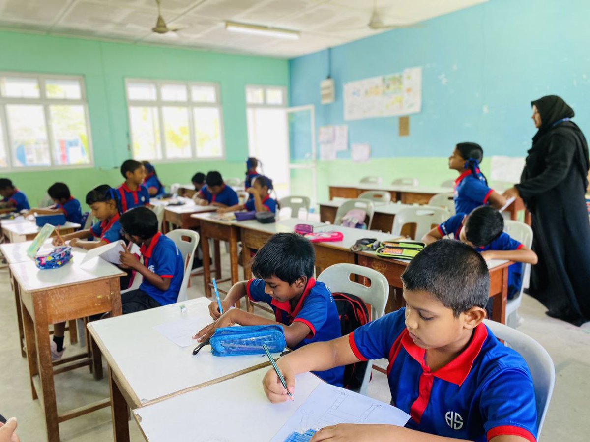 womenintechmv's tweet image. Exciting day at R. Hulhudhuffaru School. They held #HourOfCode sessions for students of grade 1, 2 and 3 with Build a Robot activity. Coding is a skill that teaches us to solve problems

#HourOfCodeMV
@Dhiraagu @MoEdumv @codeorg @GS57HS