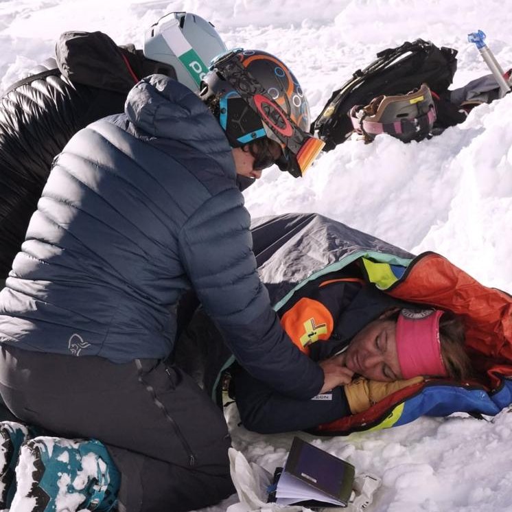 Prefet38's tweet photo. #Formation | ⛷️Brevet pisteurs-secouristes 1er degré sous la présidence du @Prefet38 
➡️5 semaines de formation aux @2ALPES organisées par @DSkiables  &amp; @GretadeGrenoble 
✅23 pisteurs-secouristes certifiés et opérationnels❄️ https://t.co/tYxj5ukmjP