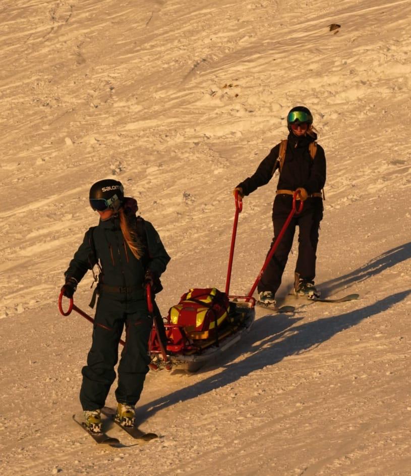 Préfète de l'Isère 🇨🇵🇪🇺 (@prefet38) on Twitter photo #Formation | ⛷️Brevet pisteurs-secouristes 1er degré sous la présidence du <a href="/Prefet38/">Préfète de l'Isère 🇨🇵🇪🇺</a>
➡️5 semaines de formation aux <a href="/2ALPES/">LES 2 ALPES</a> organisées par <a href="/DSkiables/">Domaines Skiables</a> & <a href="/GretadeGrenoble/">GRETA DE GRENOBLE</a>
✅23 pisteurs-secouristes certifiés et opérationnels❄️ #Formation | ⛷️Brevet pisteurs-secouristes 1er degré sous la présidence du <a href="/Prefet38/">Préfète de l'Isère 🇨🇵🇪🇺</a>
➡️5 semaines de formation aux <a href="/2ALPES/">LES 2 ALPES</a> organisées par <a href="/DSkiables/">Domaines Skiables</a> & <a href="/GretadeGrenoble/">GRETA DE GRENOBLE</a>
✅23 pisteurs-secouristes certifiés et opérationnels❄️