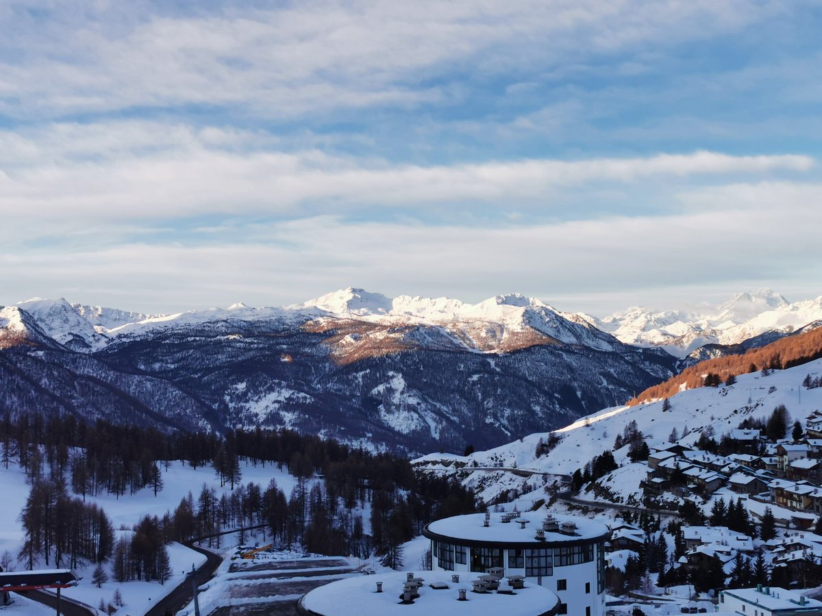 teamrbcs's tweet photo. A stunning last morning. All the boys are up and just finishing off their packing. A fantastic week at the @SchoolSkiChamps https://t.co/RxpPKF7RJL