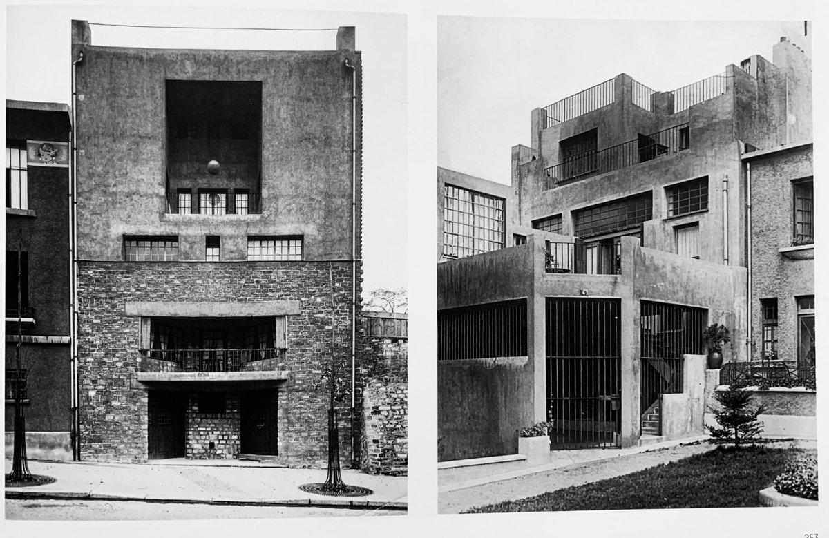 Annette_Hammer's tweet photo. The #Tzara House from 1926 is - as opposed to its context in Montmarte - forced to absolute symmetry. From the hyper-scaled base to the similar entrances: It‘s disturbing - or #dada. #Loos‘ raumplan reveals:  No constraints, pure functionality and a truly modern concept of space. https://t.co/JPEVTc99cE