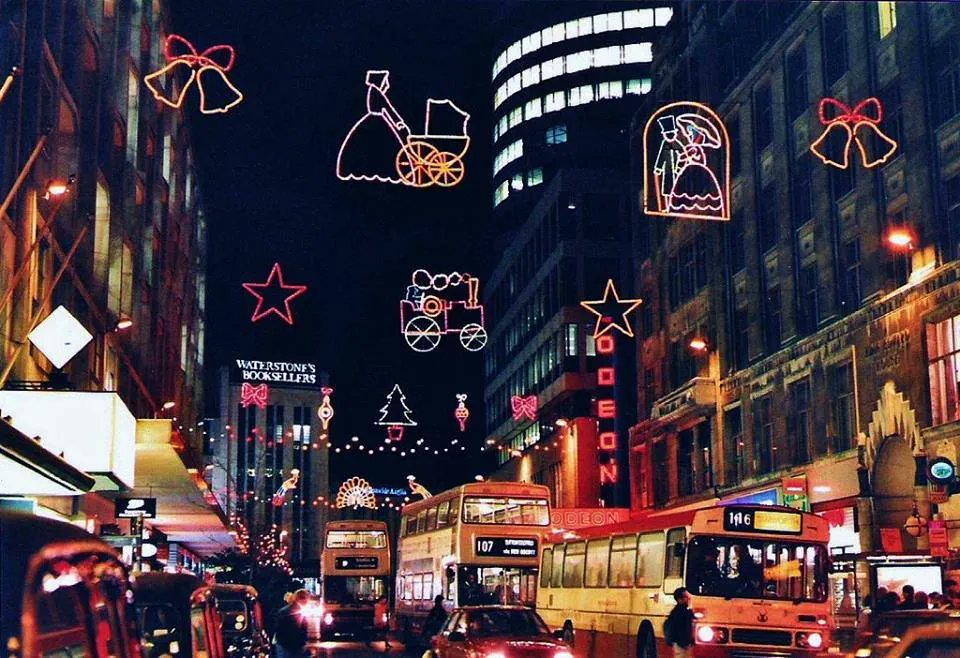 We're loving this retro shot of New Street at Christmas, from the early 1990s 🎄 

via @brumpic

#ThrowbackThursday #TBT #Birmingham