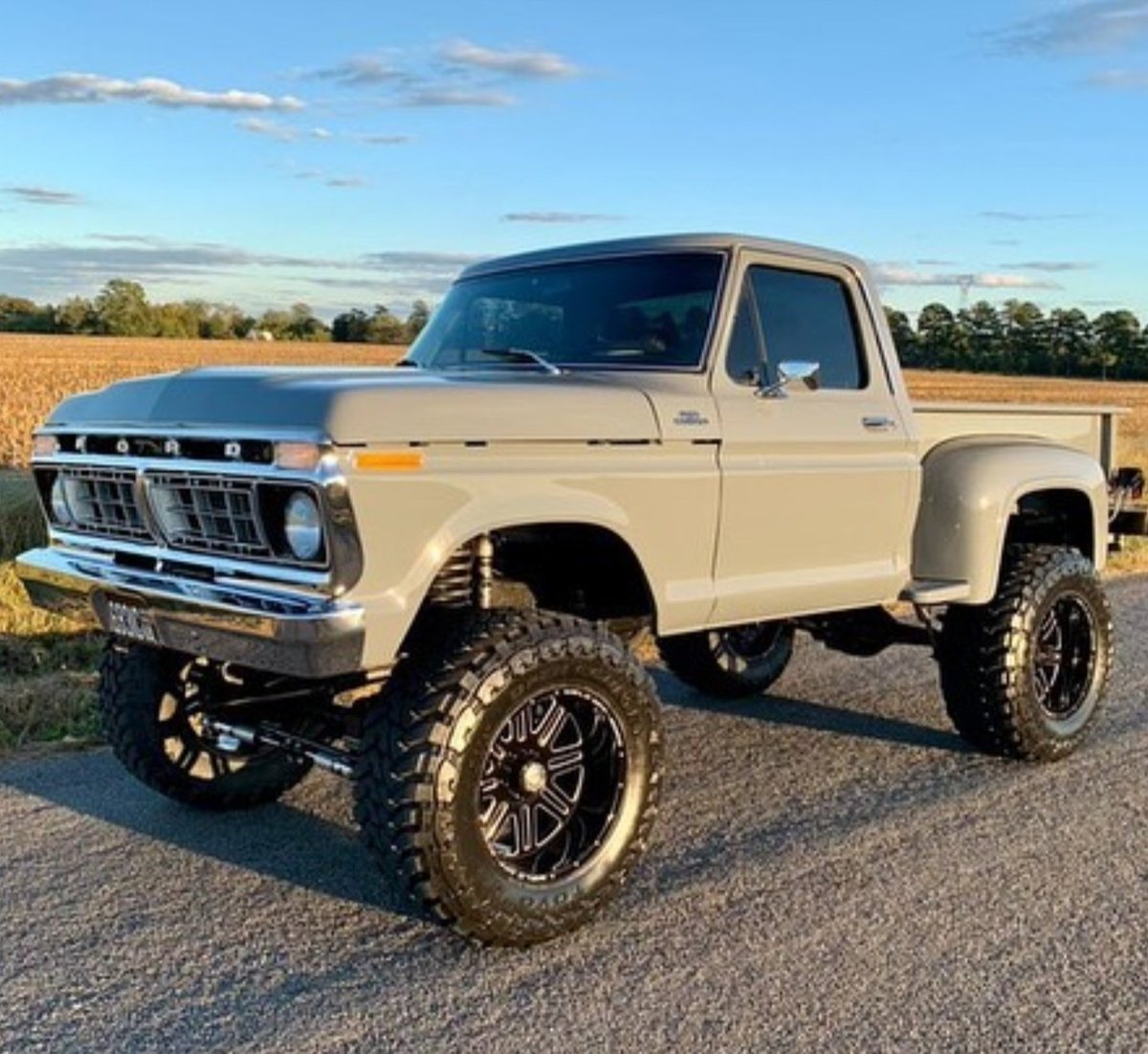 kmandei3's tweet photo. Classic #FORD #ThursdayMotivation https://t.co/G2hInIV2rb