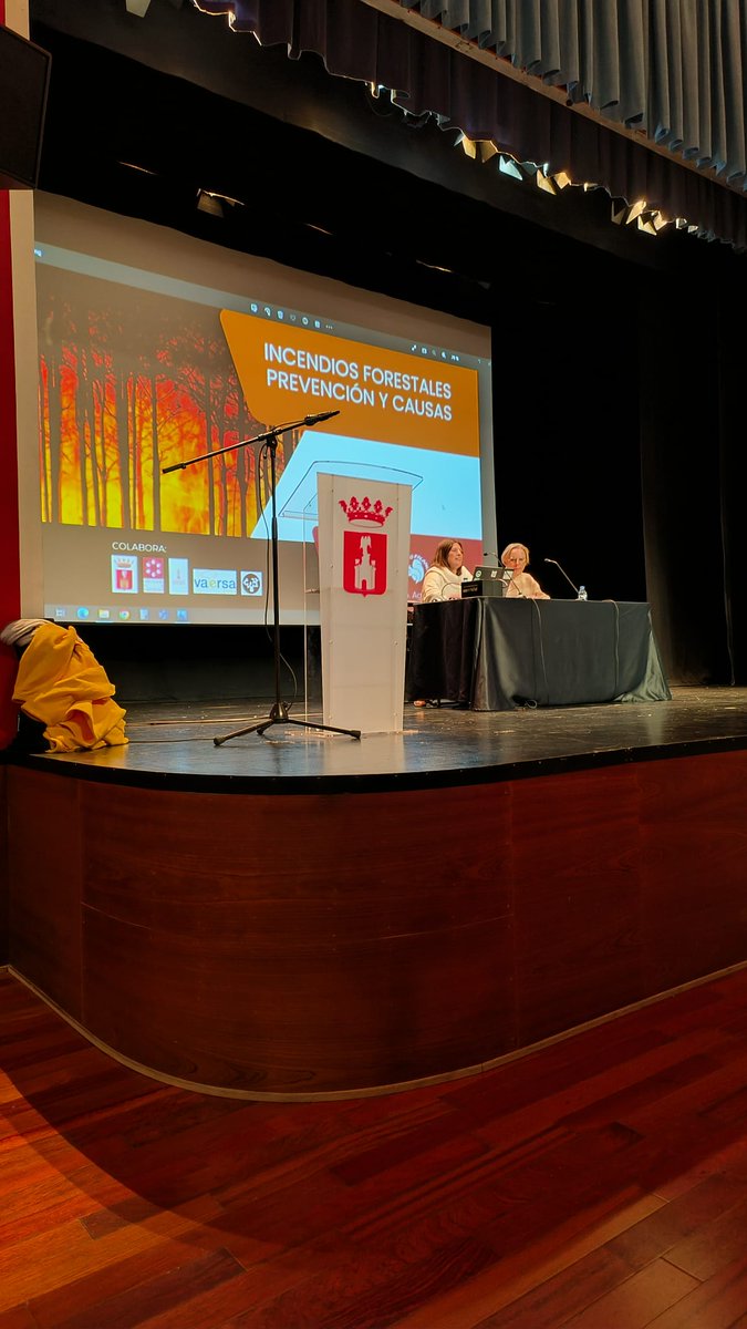 VaersaGva's tweet photo. 🚒 La pasada semana, compañeros de la Unidad Técnica de Análisis y Prevención de Incendios #UT902 participaron en la jornada de Incendios Forestales organizada por @IESAltoPalancia en Segorbe. También participaron @BombersDipcas y el #GOIIF de @GVAagroambient
#SomosVaersaGrupo https://t.co/WrNdGGZ3O1