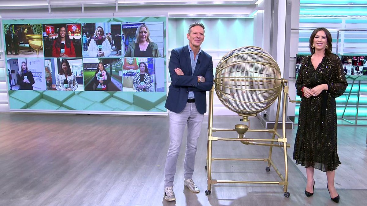 vamosavert5's tweet photo. ¡Hoy es uno de los días mas mágicos del año! ✨ La #LoteríaDeNavidad reparte mucha ilusión 

🔵 Arranca #AR22D en @telecincoes con @PratSandberg y @Patricia_Pardo 🍀 https://t.co/SLXWZr9ZfU https://t.co/LssDo3mQuv