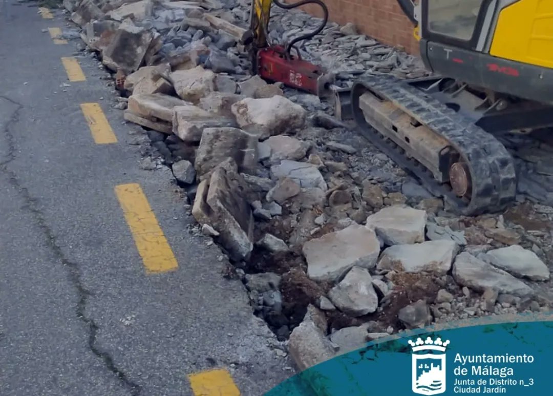 📌Obras de mejora del acerado en 📍calle Manrique de Lara.
Se prevé una duración de un mes de ejecución. 
🚜⛏️
<a href="/Distrito3malaga/">Distrito 3 Ciudad Jardín</a>
<a href="/AvelinoPP/">Avelino Barrionuevo</a>
<a href="/julia_mlg021/">Juliagm13</a>

#Obrasdemejoras
#ManriquedeLara
#Acerado 
#Ciudadjardinsuma 
#AvelinoBarrionuevo 
#Losbarriosloprimero