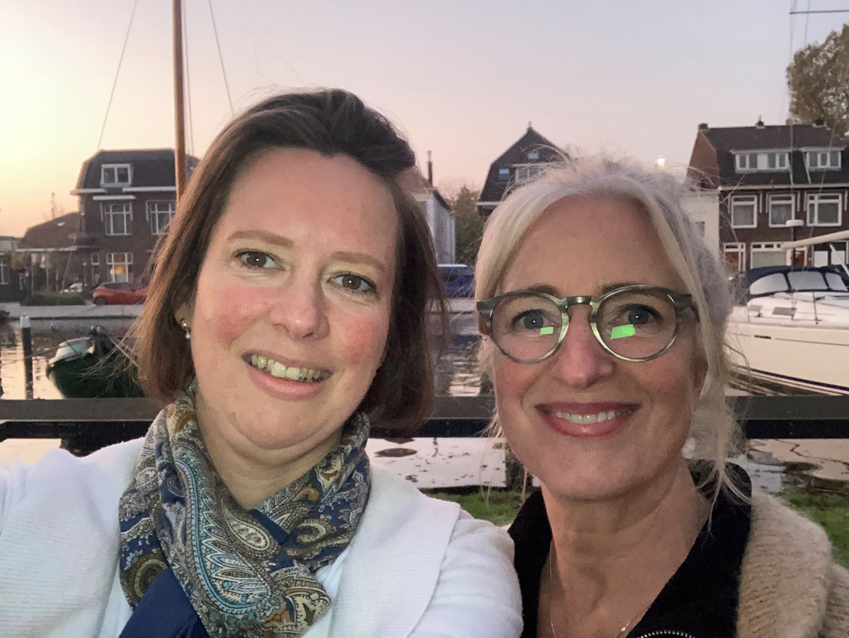 Luci_vd_ven's tweet photo. Aflevering 3 van 'Levenslang Kwetsbaar' de podcast is uit: in gesprek met Els van der Naalt @Coachtime! We bespreken de verschillen en overeenkomsten tussen onze rouwprocessen na de gewelddadige dood van haar broer en mijn zus. https://t.co/1IusGv8wPr #moord #podcast #truecrime https://t.co/BtcU8SfkSn