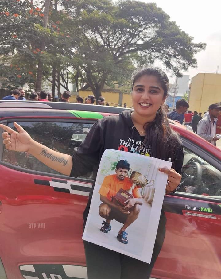 TeamOtmp's tweet photo. Die Hard #Thalapathy Fan girl From Karnataka @actorvijay #Varisu :) 
for more updates @TeamOtmp https://t.co/OrS77QvSAA