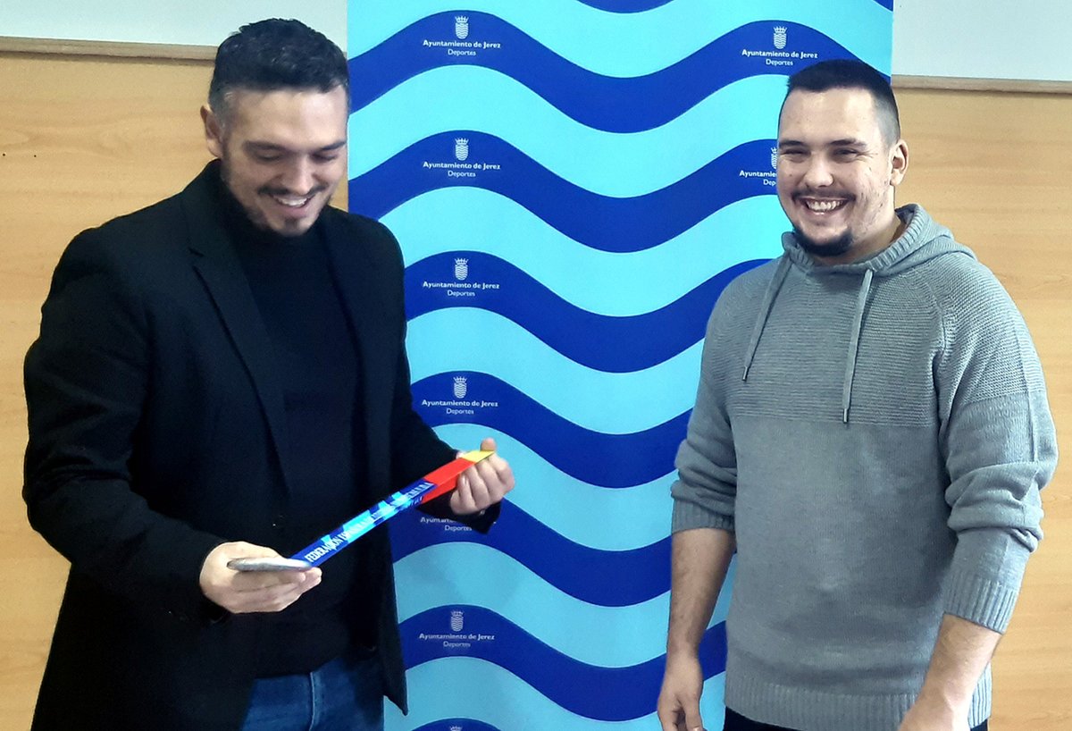 ciudadjerez's tweet photo. En #Jerez seguimos felicitando a deportistas 'brillantes'⤵️
Esta vez es a Pablo Torres tras proclamarse Subcampeón del Mundo de lucha #GrapplingGi
🗨️Jesús Alba explica que “es un orgullo su afán de superación y que sea el impulsor de esta modalidad deportiva en la ciudad" https://t.co/xrqeSQOBAN