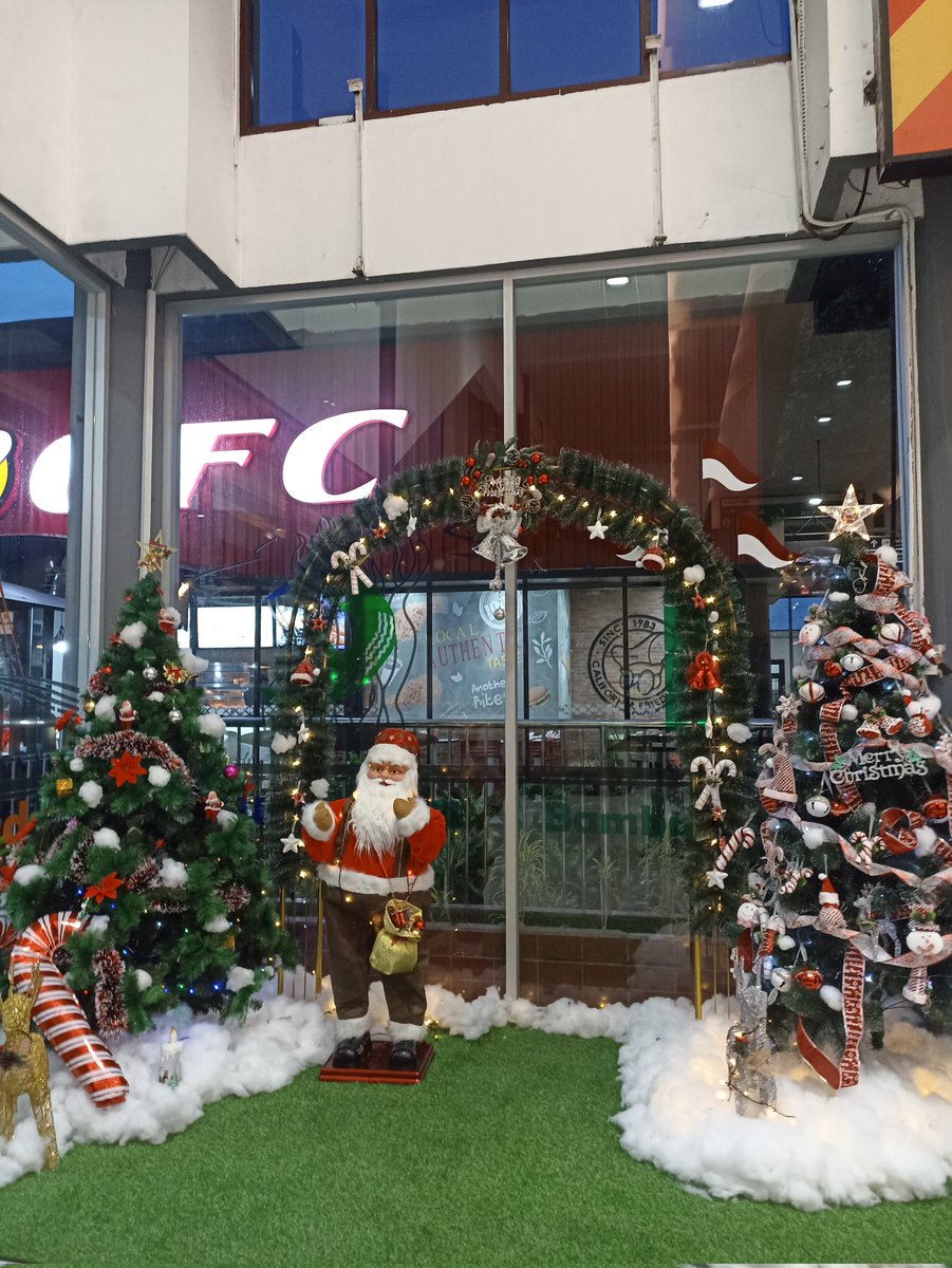 fransnic's tweet photo. Thank you @KAI121 Surabaya Gubeng #christmas2022 https://t.co/DgZqNiSkTN