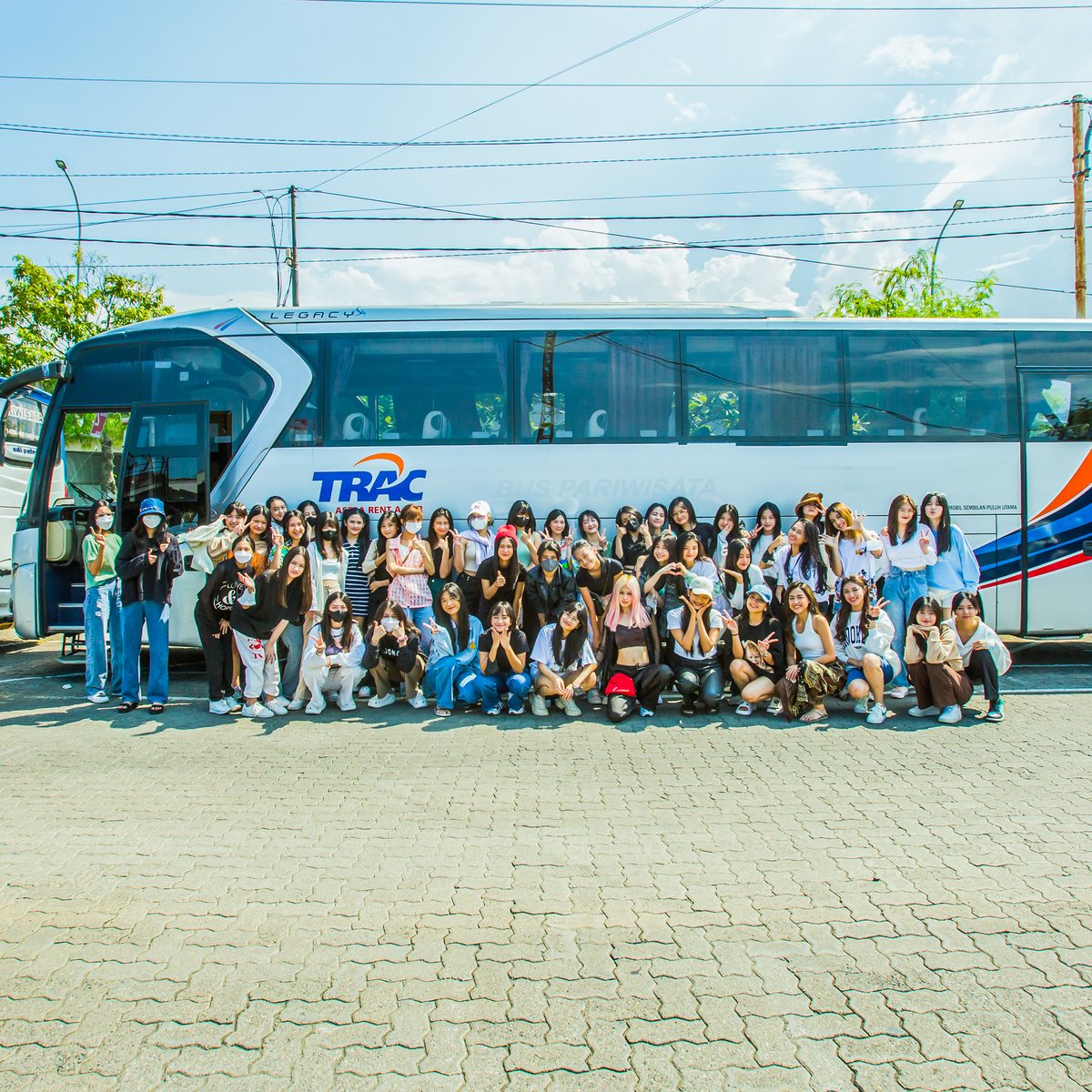 Terima kasih kepada TRAC karena telah menemani perjalanan JKT48 menuju #JKT4811thAnnivConcert di Semarang!