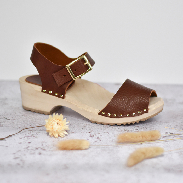 The best new workshop just listed! Make your own leather clog sandals with Esther Keen theforgebristol.com/events/leather…