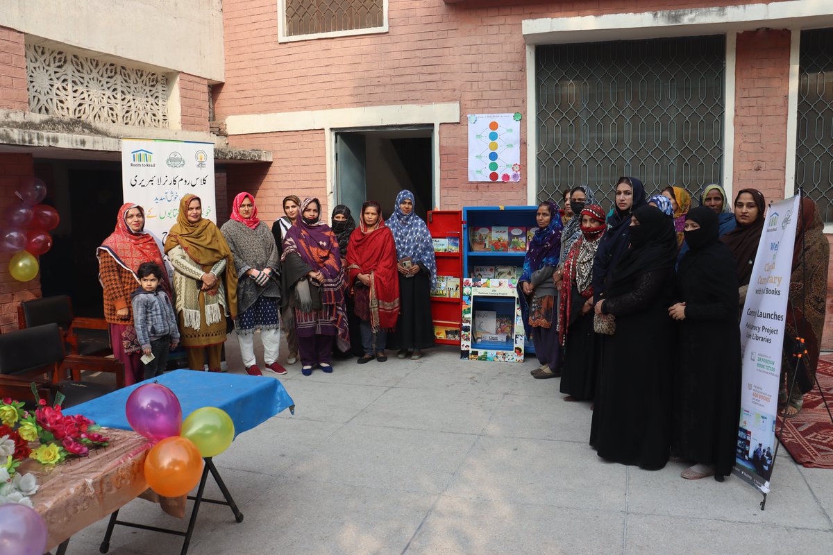 itacecorg's tweet image. Highlights from the Community Launches of Classroom Library corners under #PakistanLiteracyProject (#PLP) administered school - Government Girls Elementary School Sanatnagar #Lahore with Beautiful Books!

#ITACEC #ITAPublications #RoomtoRead #schooledupunjab