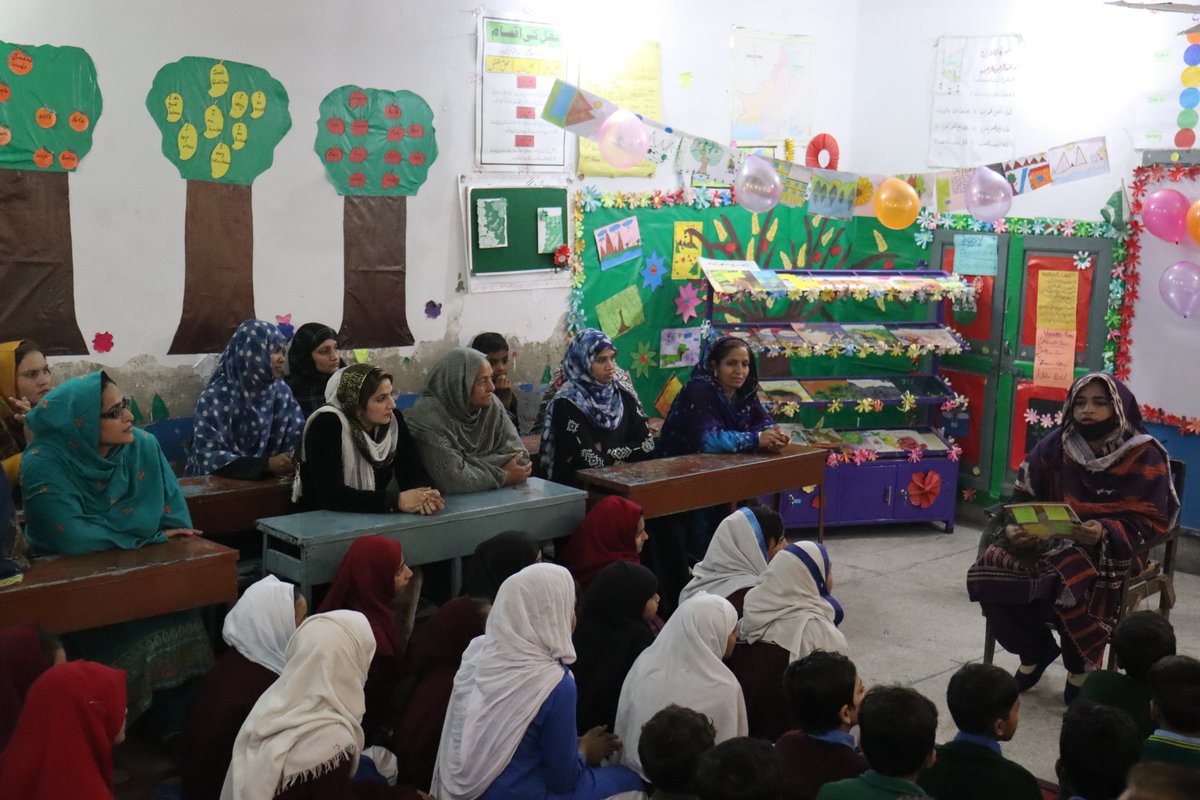 itacecorg's tweet image. Highlights from the Community Launches of Classroom Library corners under #PakistanLiteracyProject (#PLP) administered school - Government Girls Elementary School Sanatnagar #Lahore with Beautiful Books!

#ITACEC #ITAPublications #RoomtoRead #schooledupunjab