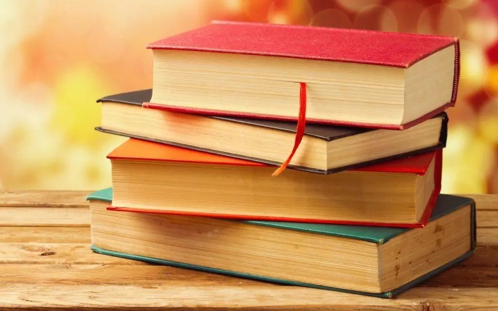 CoolFMPH's tweet photo. #ThursdayQuestion
If the year 2022 was a book, what will you name it?❓📚
Debbie: Mine will be 'Things Fall Apart' or 'Weep Not Child'. Because what is happening in Nigeria please?😭
#MIddayOasis W/ @Debbie_banjo https://t.co/DaNfFu6uKl