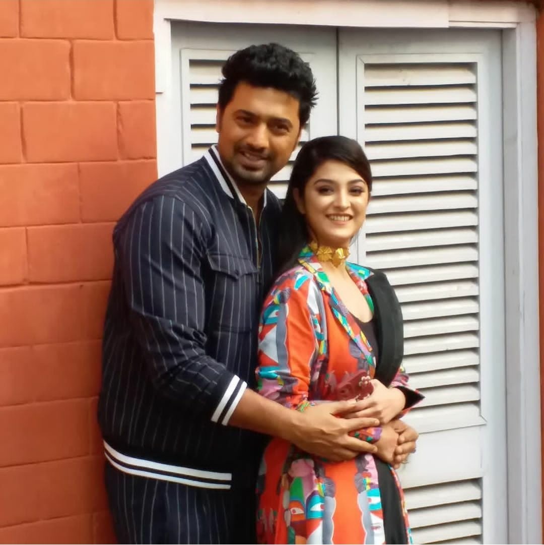 KolkataGlamLife's tweet photo. New upcoming jodi of Tollywood Dev &amp; Sweta. They will be seen together in #Projapati, the film to be released on 23 December.

@idevadhikari  @DEV_PvtLtd @BengalTalkies https://t.co/n6t6U6DbnE