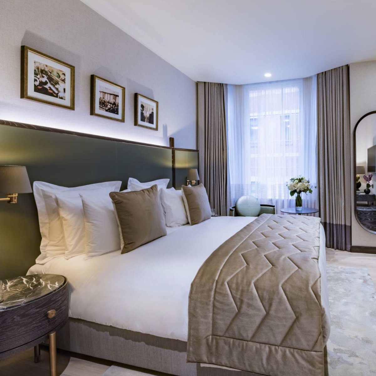 Hotel Football (@hotelfootballuk) on Twitter photo Day 22 of 24. Christmas is right around the corner and to celebrate - today you can win an overnight stay for 2 at our sister hotel <a href="/StockExHotel/">Stock Exchange Hotel</a>! π
All you have to do is:
- Follow <a href="/hotelfootballuk/">Hotel Football</a> & <a href="/StockExHotel/">Stock Exchange Hotel</a>
- Like & retweet
#HFChristmasCountdown π
π»
(T&Cs apply) Day 22 of 24. Christmas is right around the corner and to celebrate - today you can win an overnight stay for 2 at our sister hotel <a href="/StockExHotel/">Stock Exchange Hotel</a>! π
All you have to do is:
- Follow <a href="/hotelfootballuk/">Hotel Football</a> & <a href="/StockExHotel/">Stock Exchange Hotel</a>
- Like & retweet
#HFChristmasCountdown π
π»
(T&Cs apply)