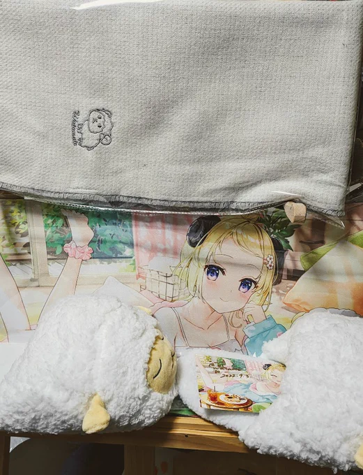 わためぇグッズが届きました。とても大きなスリッパです #届いたよわためぇ 