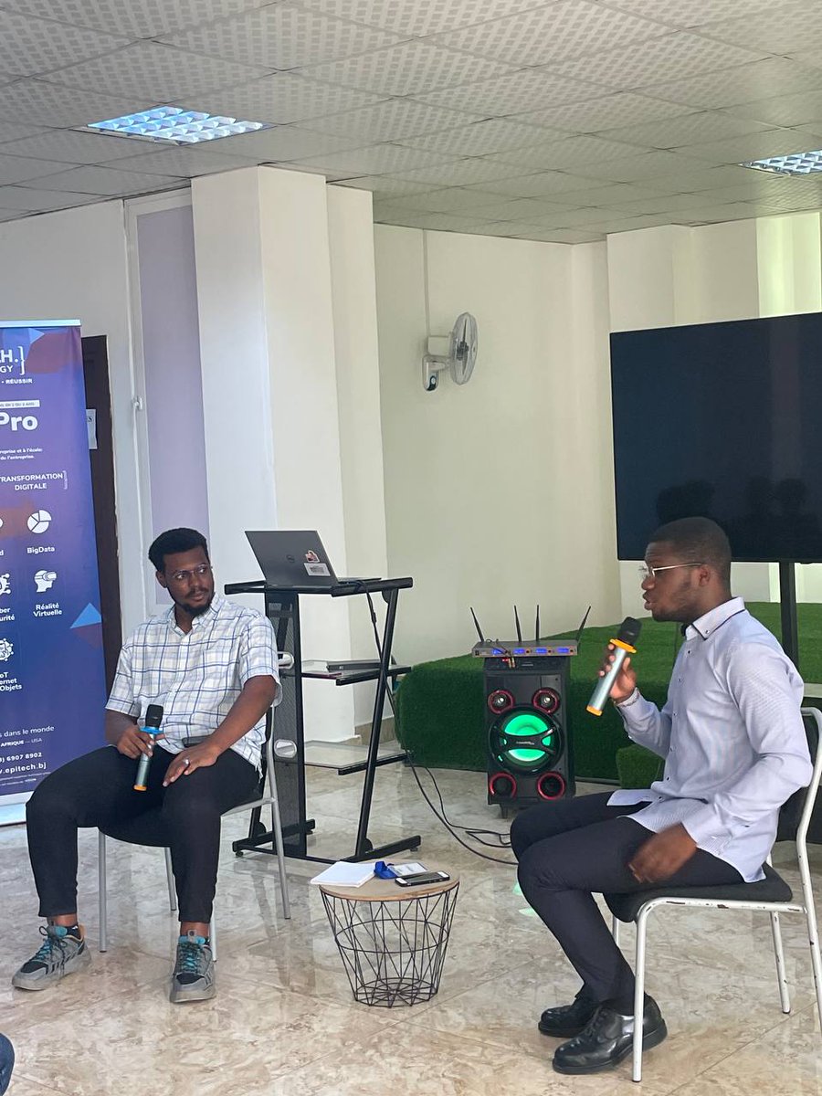 gdscepitechbj's tweet photo. Hi amazing #community 🤓

Nous sommes ravis de vous avoir eu présent au #LastDigitalShow. Ce fut une expérience magnifique en tout point ☺️ 
Merci à vous amazones et guerriers de la #tech 👩🏾‍💻🤓🌟 https://t.co/jQP6i6BwcP