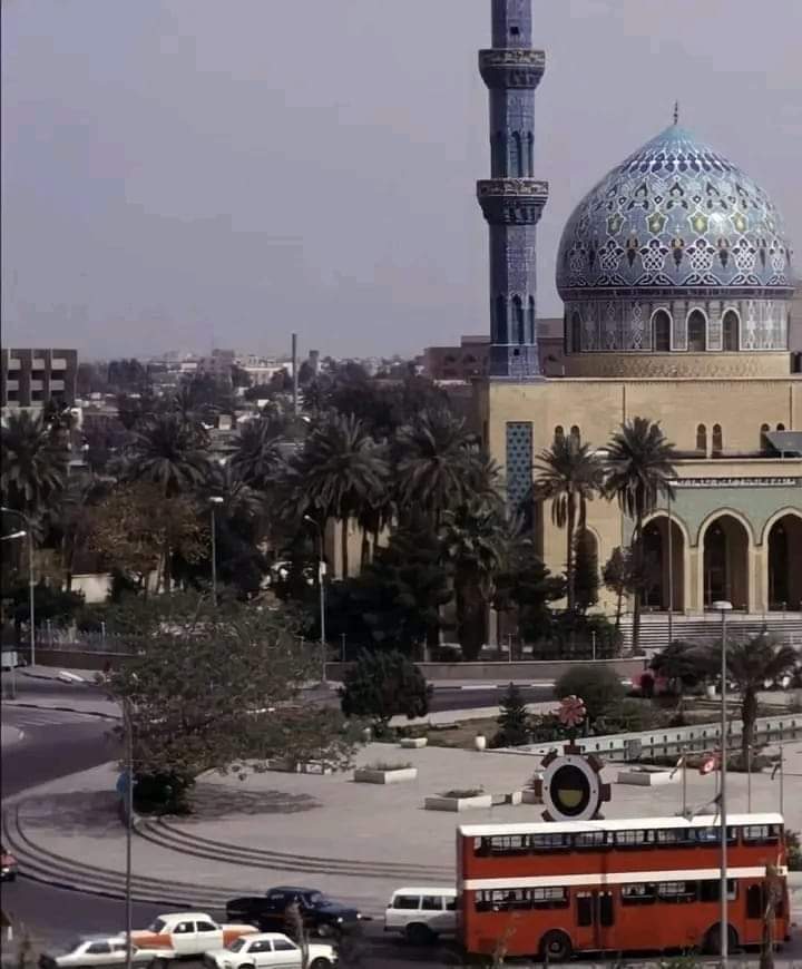 بغداد - ساحة الفردوس عام 1986 .