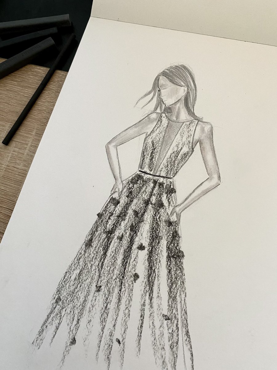 Love a good old fashioned pen and paper drawing 🖤 Feeling a bit more in control when using this medium. 

Played with charcoal for one of the first times to add more contrast and details to the dress.

#fashionillustration #drawing #artist