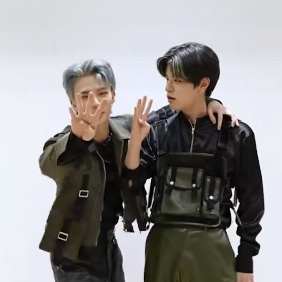 승프황프 𖤐 tweet media