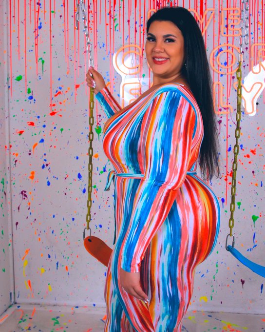 Can I be a splash of color in your world? ????❤️????? #ButterCream19 
amazing photography by  @RicoShades