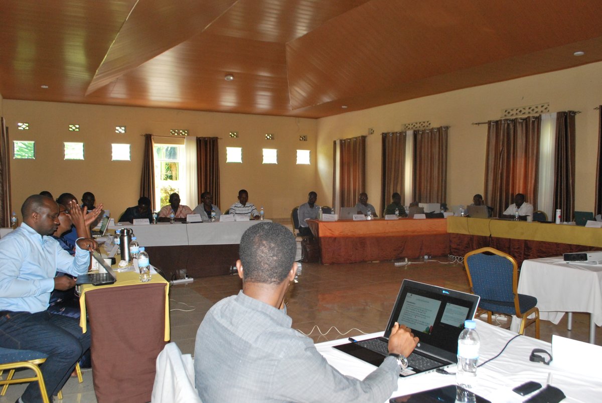 UrunanaDC's tweet photo. Binyuze muri @REBRwanda @UrunanaDC n’abafatanyabikorwa @unicefrw @worldvisionrd @WorldBank @TunozeGusoma @IEEEorg, @LEGOfoundation bari muri gahunda yo kunoza inkuru zikubiyemo ubutumwa bujyanye no kwigisha abana binyuze mu mikino, https://t.co/enl6nCIsGX
