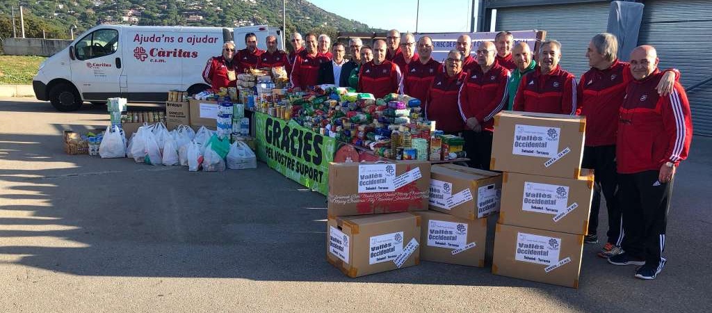 Federació Catalana de Futbol (@fcf_cat) on Twitter photo 🔝 El 2⃣4⃣ de desembre els #àrbitres recolliran aliments per <a href="/CaritasCataluny/">Caritas Catalunya</a>
🫶 El #CTA de l’<a href="/FCF_CAT/">Federació Catalana de Futbol</a> organitza el Torneig Solidari de Nadal a Vilassar de Dalt
🔗Més info a fcf.cat/noticia/el-24-…
#futbolcat #Nadal2023 🔝 El 2⃣4⃣ de desembre els #àrbitres recolliran aliments per <a href="/CaritasCataluny/">Caritas Catalunya</a>
🫶 El #CTA de l’<a href="/FCF_CAT/">Federació Catalana de Futbol</a> organitza el Torneig Solidari de Nadal a Vilassar de Dalt
🔗Més info a fcf.cat/noticia/el-24-…
#futbolcat #Nadal2023