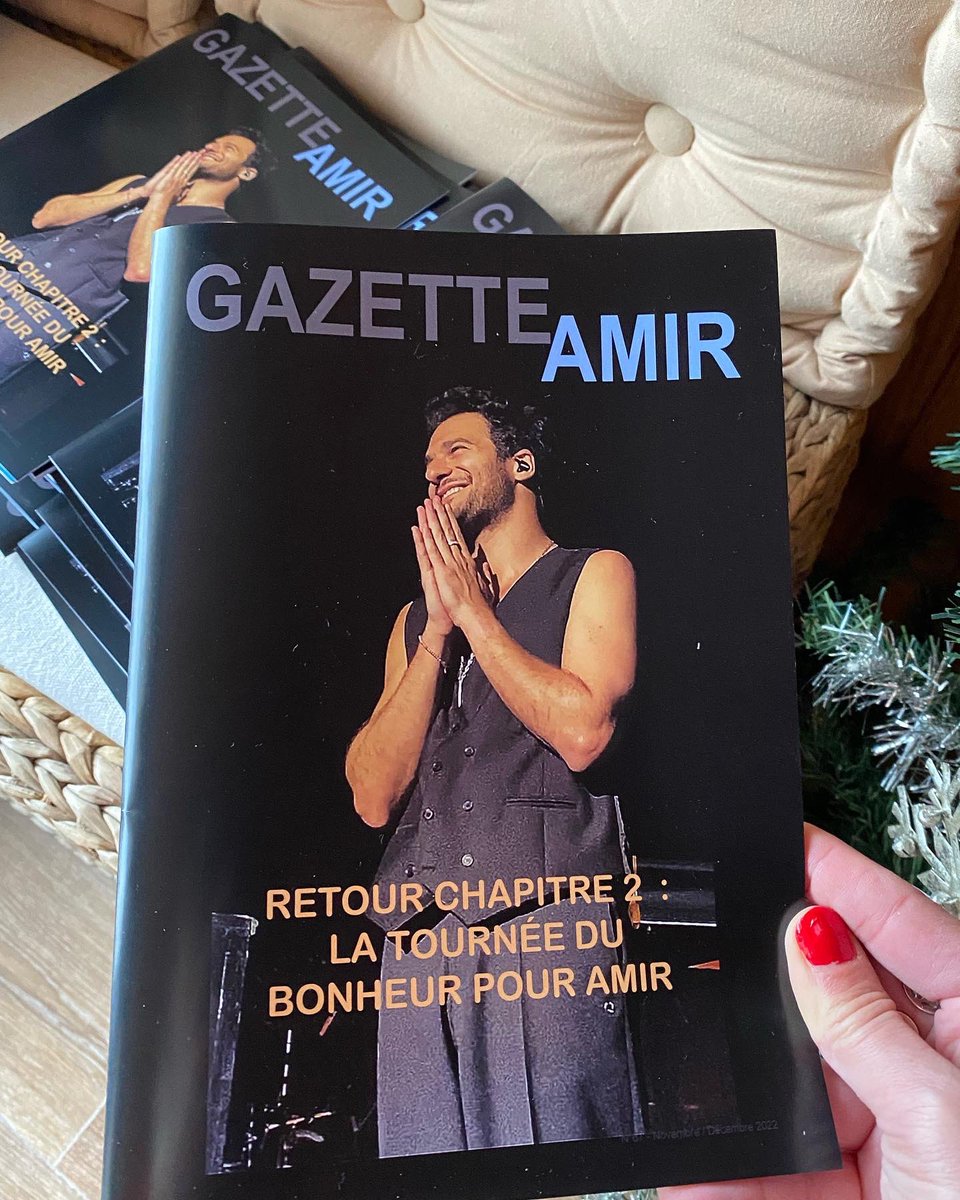 GazetteTeamAmir's tweet photo. Notre gazette de fin d’année avec son grand dossier spécial #ReTour2 arrive chez vous.Merci à tous les fidèles de la gazette,de + en + nombreux 🙏🏼💙J’espère continuer longtemps à rendre notre lien avec @Amir_Off aussi unique et fort qu’il le mérite.Bonnes fêtes à tous. https://t.co/ZOlKebyCWc