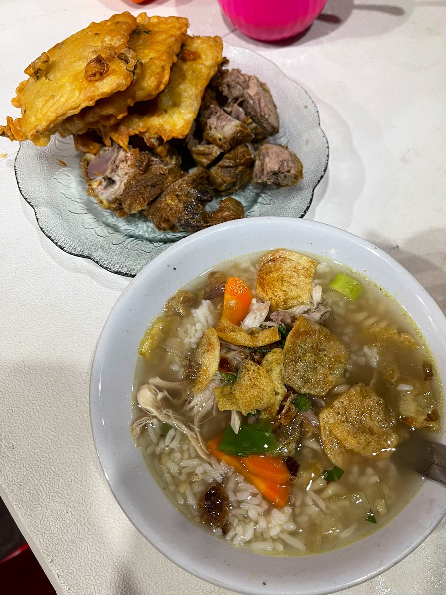 pakmul_yo's tweet photo. @KuntoAjiW #sotosopyk kuliner malam jl. urip Sumoharjo bang, depan artotel https://t.co/kyNpI0EV8z