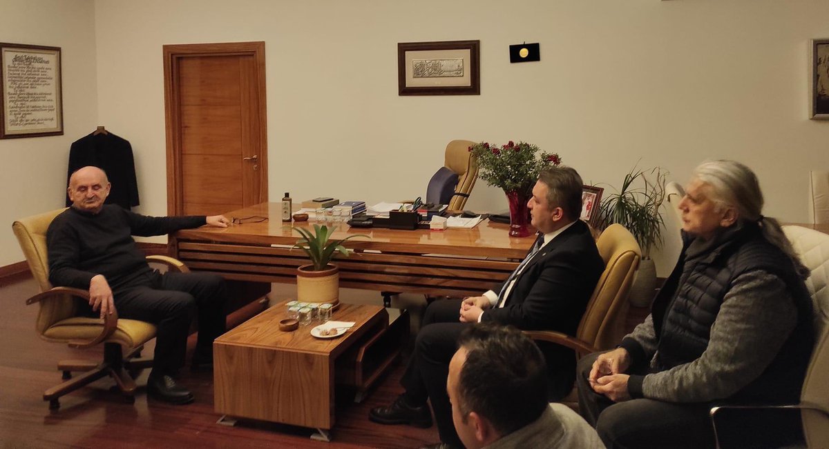 Eski Sağlık Bakanımız Mehmet Müezzinoğlu’na vefat eden annesi için taziye ziyaretinde bulunduk. 

Teyzemize Allah rahmet eylesin, mekanı cennet olsun. Sayın bakana sabır ve başsağlığı diliyoruz.