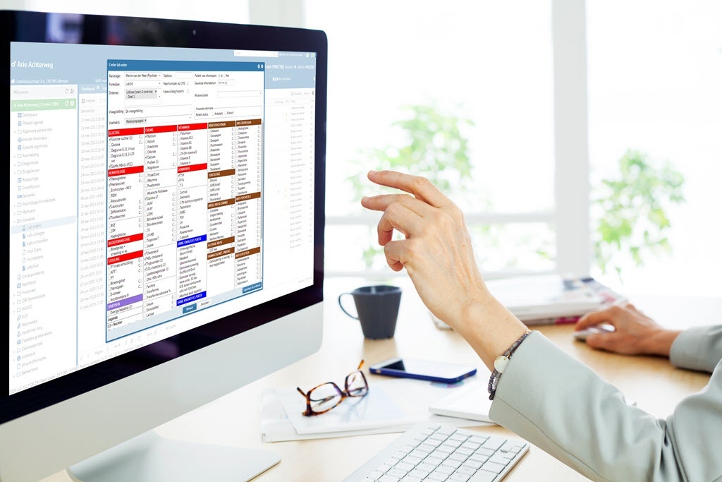 Code24NL's tweet image. Lab orders, protocollen en uitslagen volledig digitaliseren, geen losse papieren meer aan de cliënt meegeven en nooit meer uitslagen die zoek zijn. Dat kan met Lab24 en @GGZinGeest kiest hier ook voor! Wil jij dit ook? Neem dan contact met ons op.

#ggzingeest #Code24 #EPD #GGZ