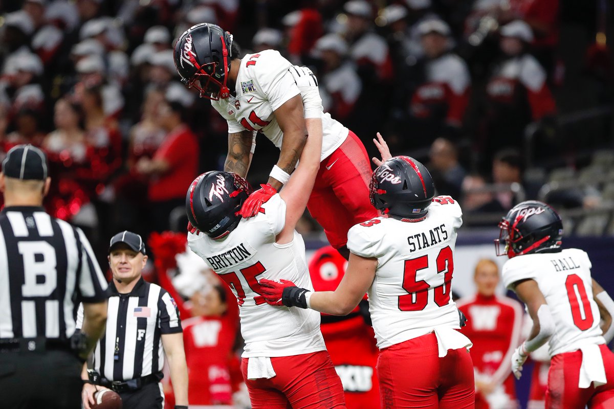 @WKUFootball takes down @SouthAlabamaFB 44-23 in the @NewOrleansBowl 
#GoTops #JustWin #Grit #WIT #TopsTogether #TopsOnTop 

📸's : wkusports.com/galleries/foot…