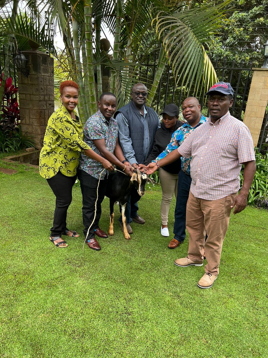 honkabogo's tweet photo. Asanteni, waheahimiwa wabunge wa Jibebe, kwa kunikumbuka wakati wa krismasi. Mbarikiwe. My family and I wish you a Merry Christmas and a prosperous new year 2023. https://t.co/4s5KWRpC51