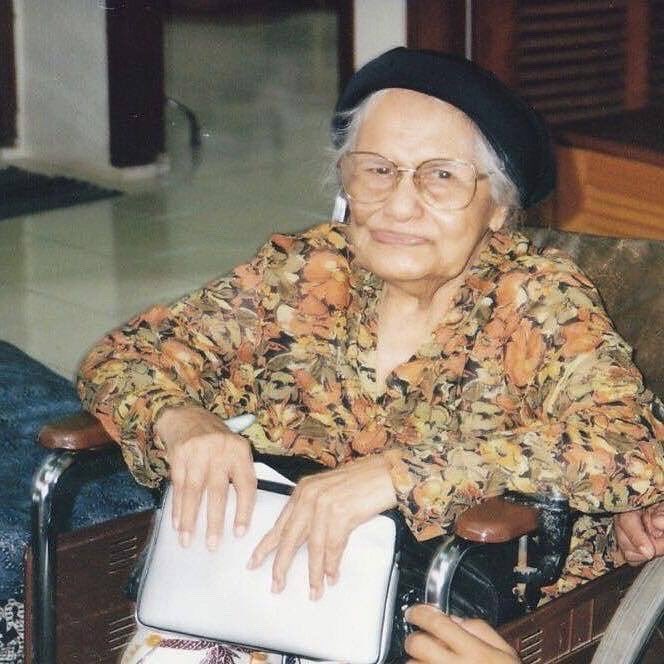 aniesbaswedan's tweet photo. Setiap Hari Ibu diperingati, maka selalu juga teringat pada Nenek. Barkah namanya. Lahir dan besar di Tegal, Jawa Tengah, seorang pegiat pergerakan perempuan sejak pra-kemerdekaan. Beliau adalah salah satu peserta Kongres Perempuan di Jogja.

#HariIbu https://t.co/IC4yyg4WQT