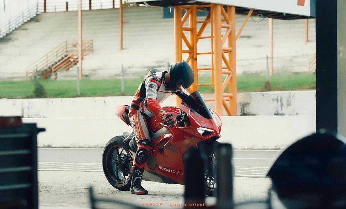 Michelle_xs_'s tweet photo. ❤️🙈🏍️
#FortPeat #BabyFeat https://t.co/HsSBasWmhF