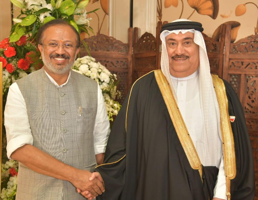 IndiaInBahrain's tweet photo. ุญุถุฑ ูุฒูุฑ ุงูุฏููุฉ ููุดุคูู ุงูุฎุงุฑุฌูุฉ ุงูููุฏู ู
ูุฑููุฏุฑู @MOS_MEA ุญูู ุงูุงุณุชูุจุงู ุจู
ูุงุณุจุฉ ุงูุนูุฏ ุงููุทูู ุงูุจุญุฑููู ุงูุฐู ุงุณุชุถุงูุชู ุณูุงุฑุฉ ู
ู
ููุฉ ุงูุจุญุฑูู ูู ูููุฏููู.
#BahrainNationalDay
#50YearsofIndiaBahrain https://t.co/gxJyO6SkKm