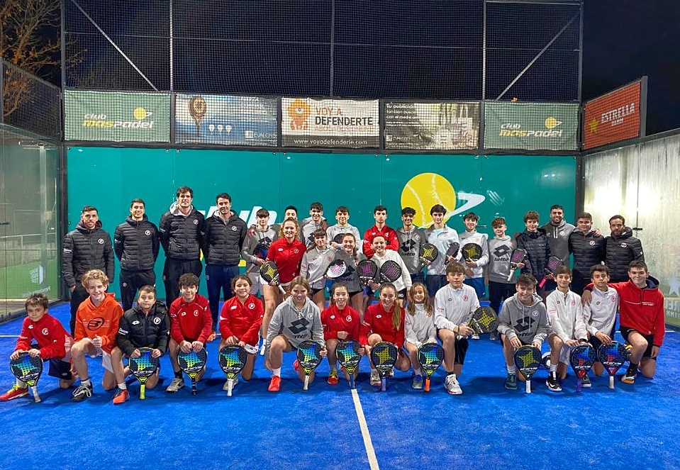 Tras el último entreno de la temporada, llega el momento de despedirnos de nuestros jugadores Darío y <a href="/santigosa24/">Santigosa24</a>, que finalizan su formación en el #CPDamm🎾

¡Gracias por compartir estos años con nosotros y mucha suerte en esta nueva etapa! Os espera un futuro brillante✨🤘