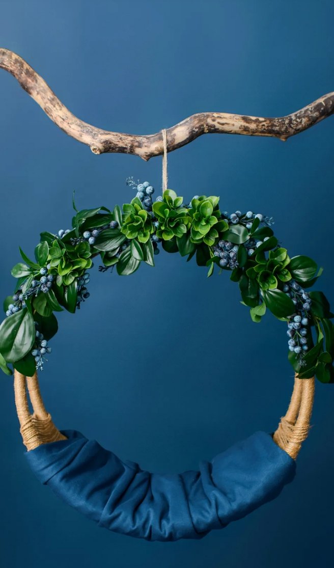 س يعالج الوقت كل شيء ......
إلا ذالك السر الصغير المختبئ داخلك 
اللذي يجعلك تبتسم وتحزن في آن واحد
لن يبدله شئ مهما كانت قيمته
وكأنه شيئا لا يمكن تعويضه.......