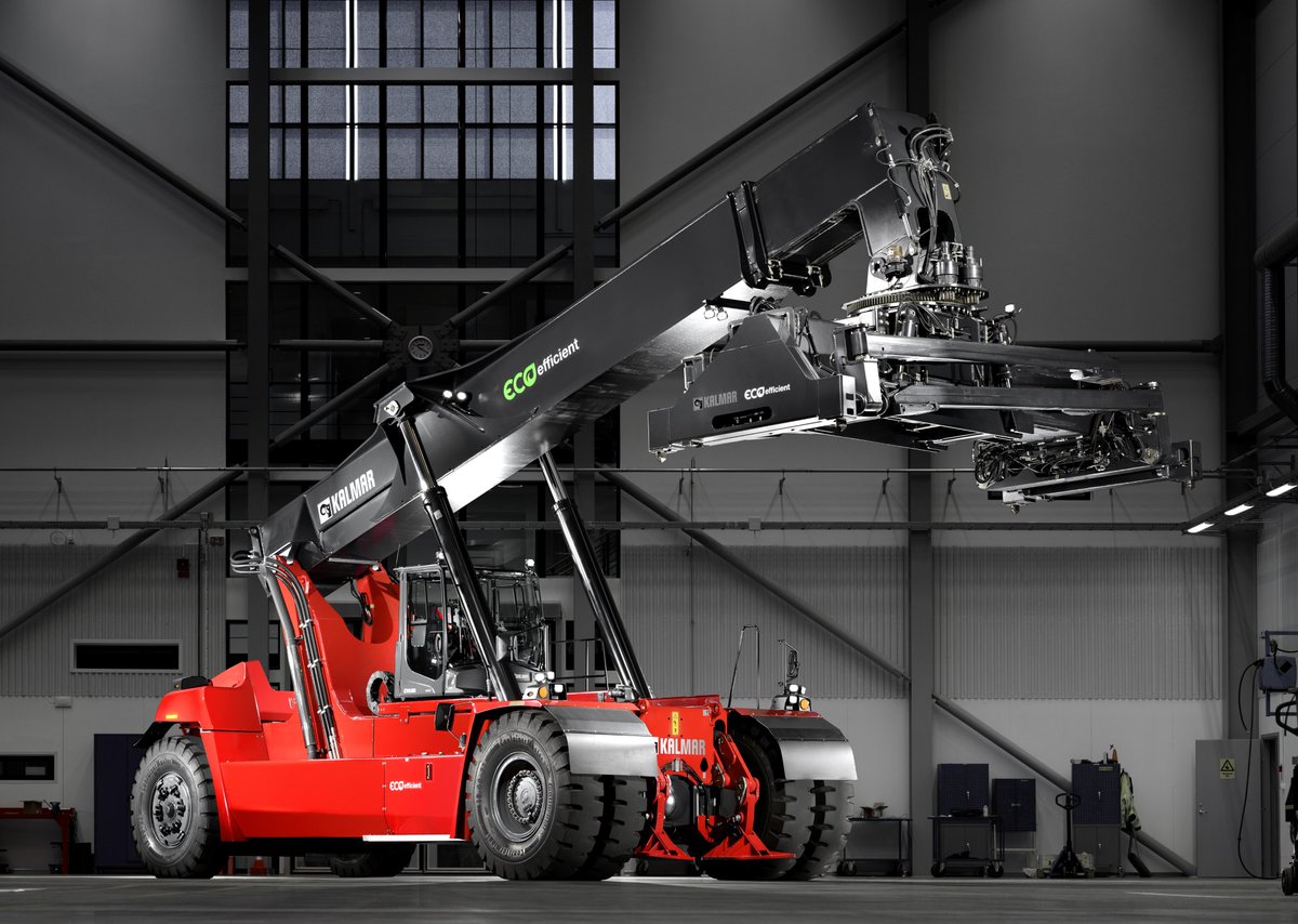 Kalmarglobal's tweet photo. Kalmar has received a repeat order of two Kalmar Eco #reachstackers from @PortsAzores, including a 3-year Gold warranty package. With this agreement, Kalmar celebrates the milestone of altogether 500 Eco reachstackers sold worldwide! Read more: https://t.co/83ERD187Jj https://t.co/gvD3wsYvCD