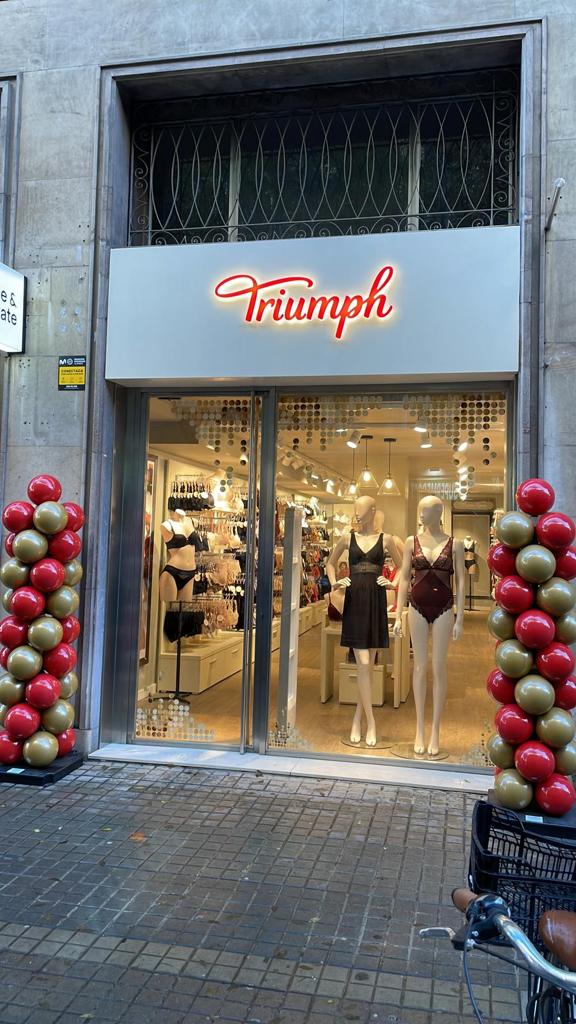 TPVOnline's tweet photo. Señoras y Señores nos ha tocado la lotería con el nuevo acuerdo que hemos conseguido, podría decirse que esto es un Triumpho para TPV Online.

La primera tienda del grupo Triumph en Barcelona llevará nuestro software https://t.co/d014y0CQJX